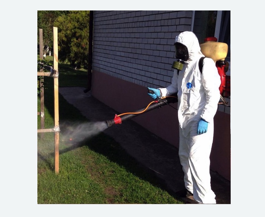 травля клещей на участке в Ахтубинске